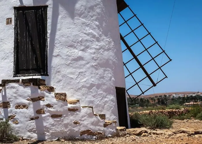 Histórica Villa con molino de viento