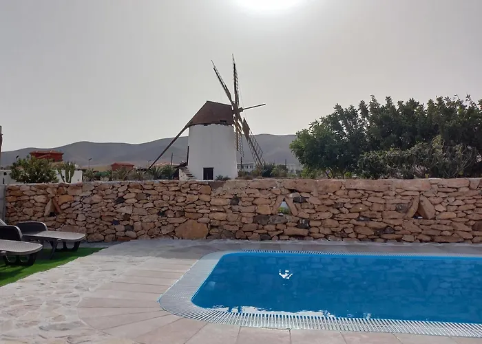 Histórica Villa con molino de viento