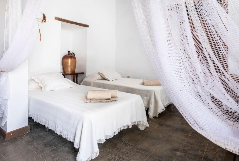Villa Histórica Con Molino De Viento *